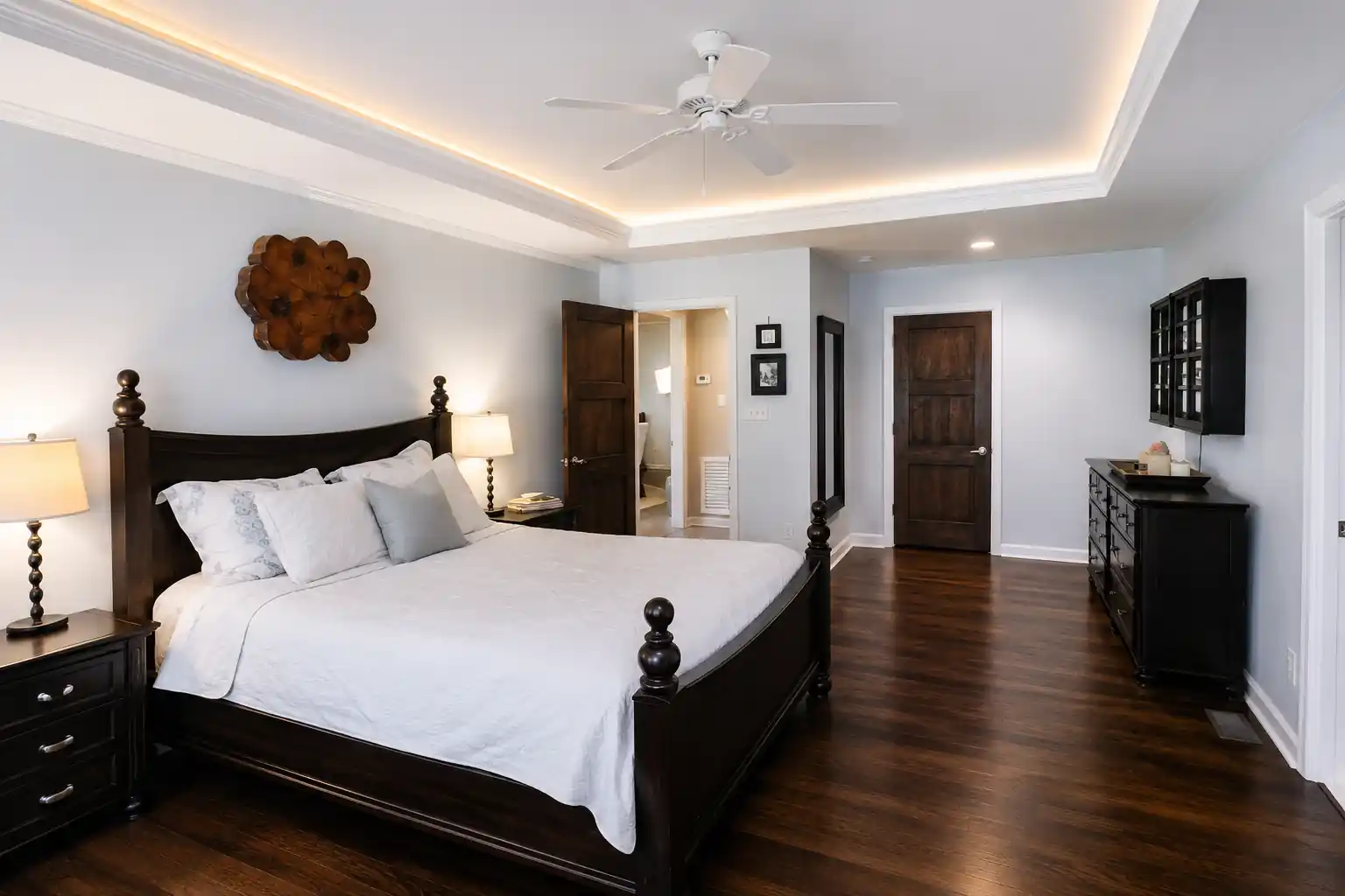 Modern Hall Interior Design for POP Ceilings by Bonito Designs